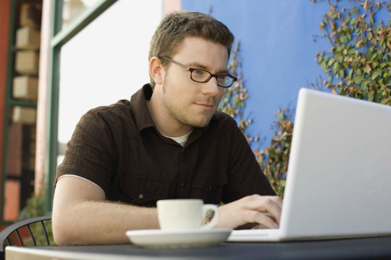 homme-en-video-conference