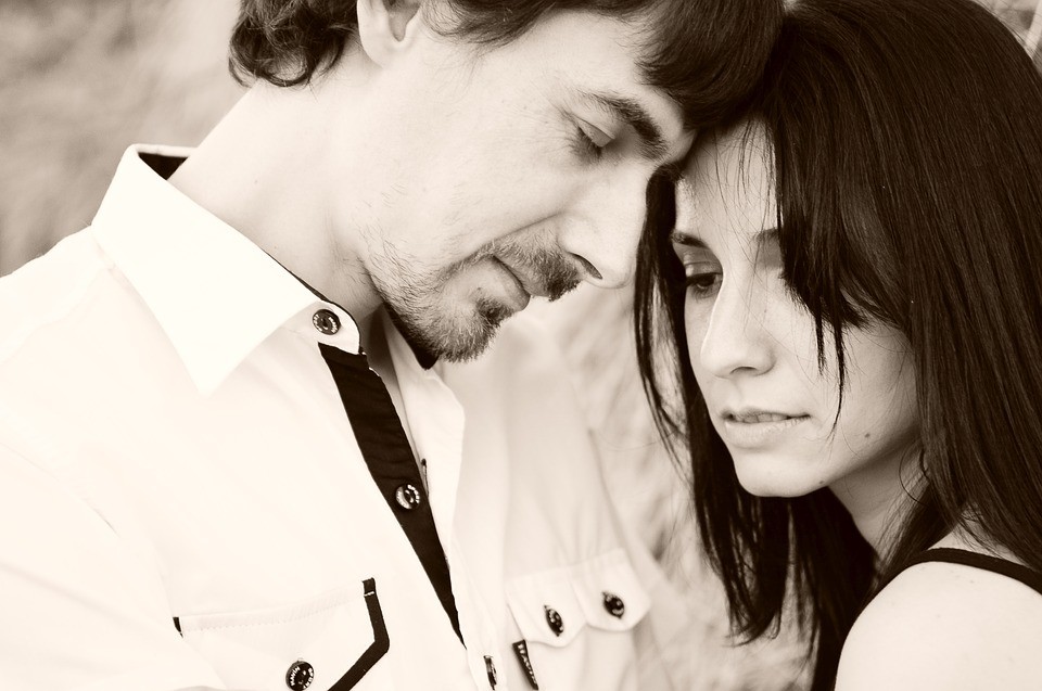 Les Gestes Revelateurs D Une Femme Amoureuse De Vous