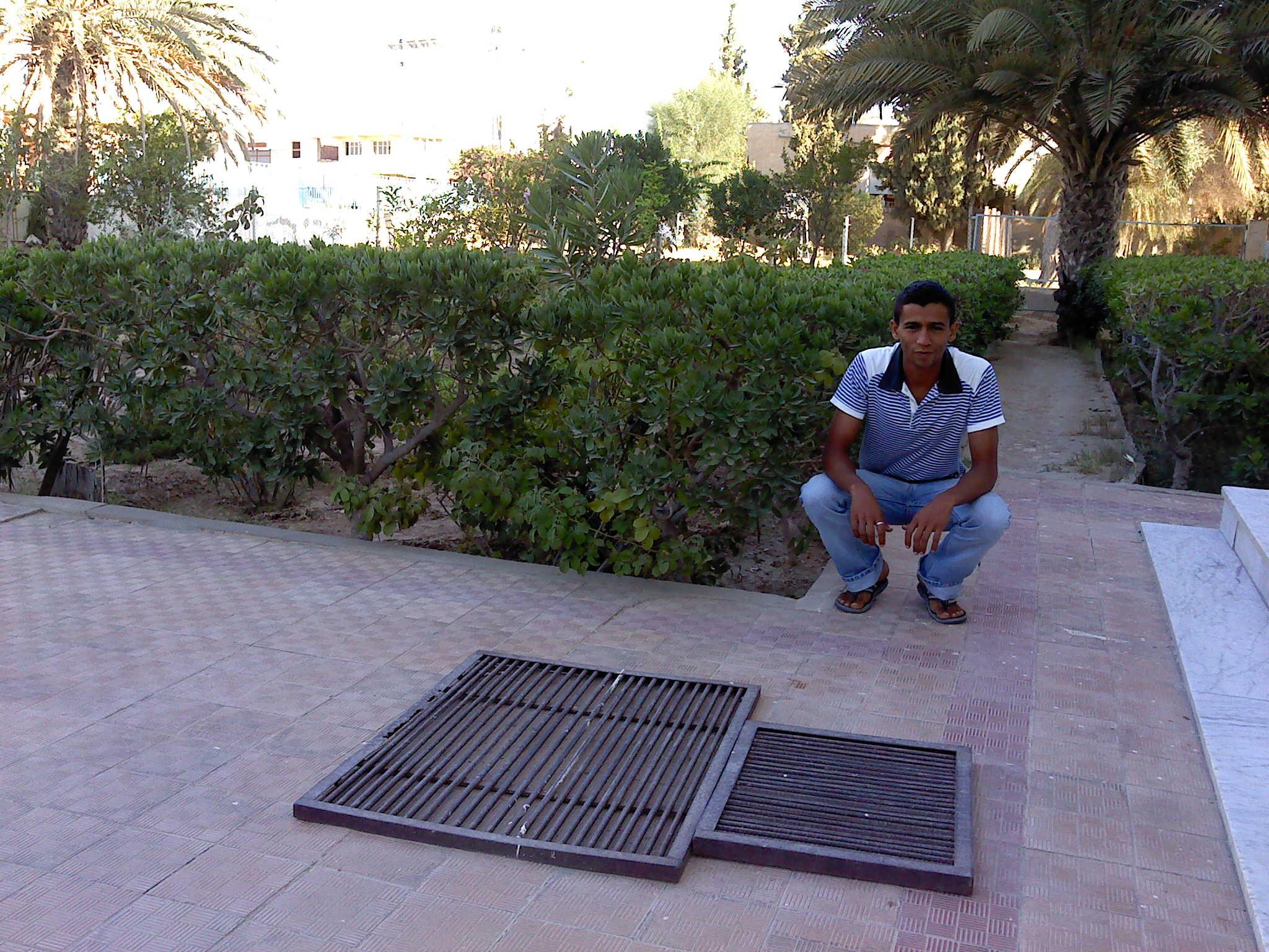 ABDOU2010