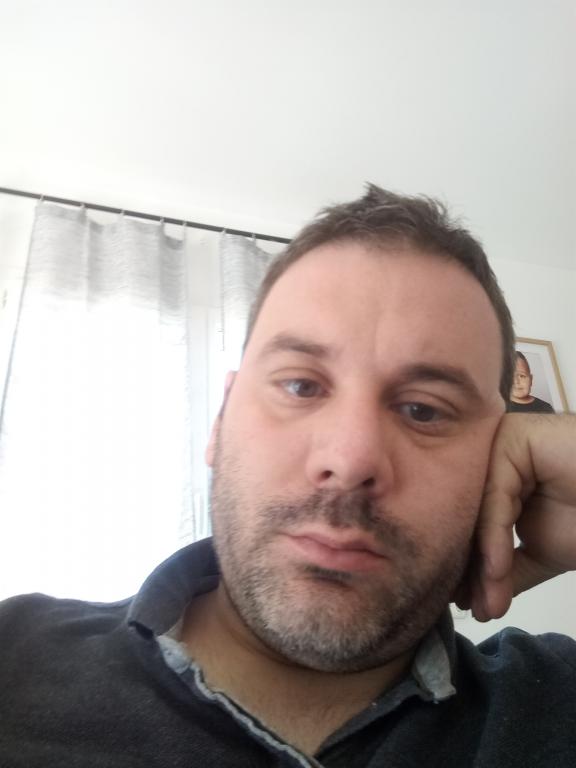 Yonias